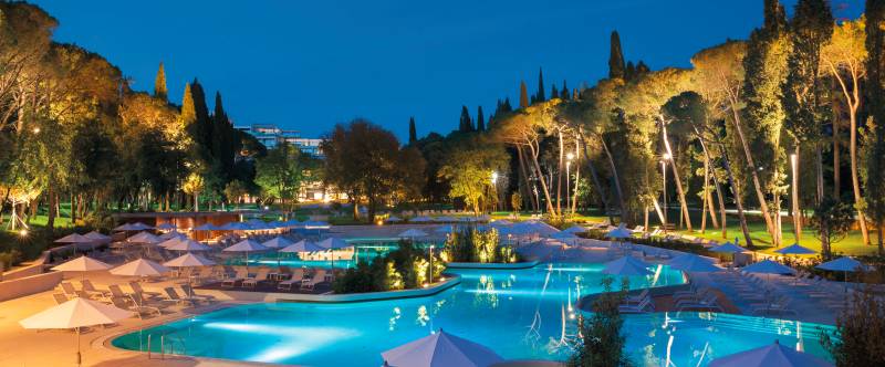 Maistra: Design Hotel in Rovinj - Schwimming Pool Abend