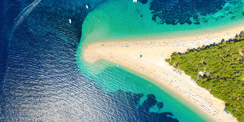 Top-Strände: Zlatni rat beach in Bol Island Brac Croatia
