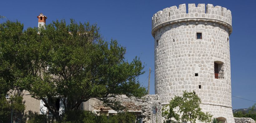 Der Turm von Cres – das Relikt einer Epoche