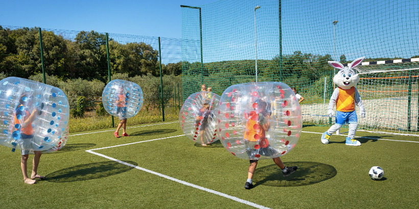 Fußball in Luftblasen für Kinder - Freizeitangebot von Val Saline Camping