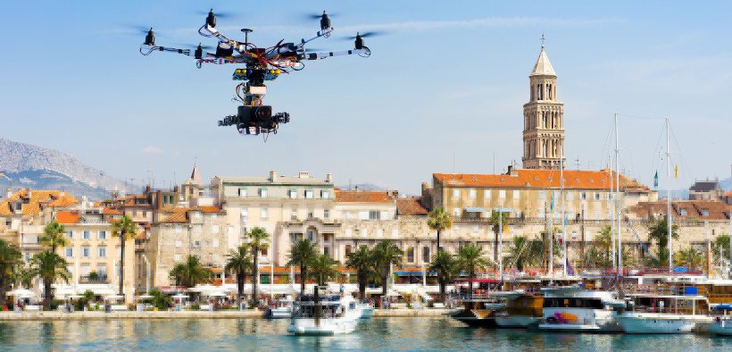 Drohne am Hafen in Kroatien - Drohnen Regeln für Drohnenflug - Drohnen Gesetze in Kroatien