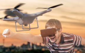 Drohnen Weltmeisterschaft - Drohnenpilot bei Drohnen Wettrennen Shenzhen in China - Kurioses & Lichtershow