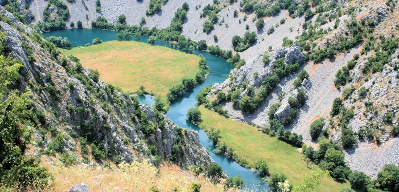 Flussbiegung vom Karstfluss Krupa - Angeln in Dalmatien