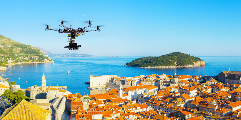 Schöne Orte für Drohnen in Kroatien - Aerial drone view Dubrovnik and best spots for drone photography