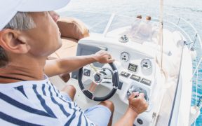 Mit Bootsführerschein für Kroatien selbst am Steuer vom eigenen Boot - Sportbootführerschein See oder Küstenpatent