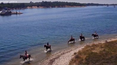 Ausflug mit Pferden am Wasser mit dem Horse Centar Lanterna