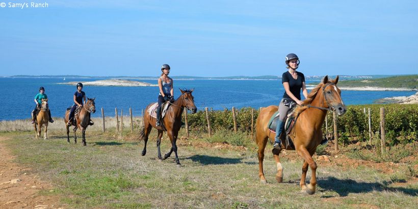 Reitergruppe von Samy's Ranch nahe Medulin am Meer