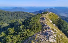 8 Radwege zum Mountainbiken im Naturpark Učka - Aussicht vom Berg auf Insel Cres und Losinj