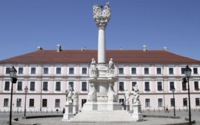 Platz der Heiligen Dreifaltigkeit in Osijek