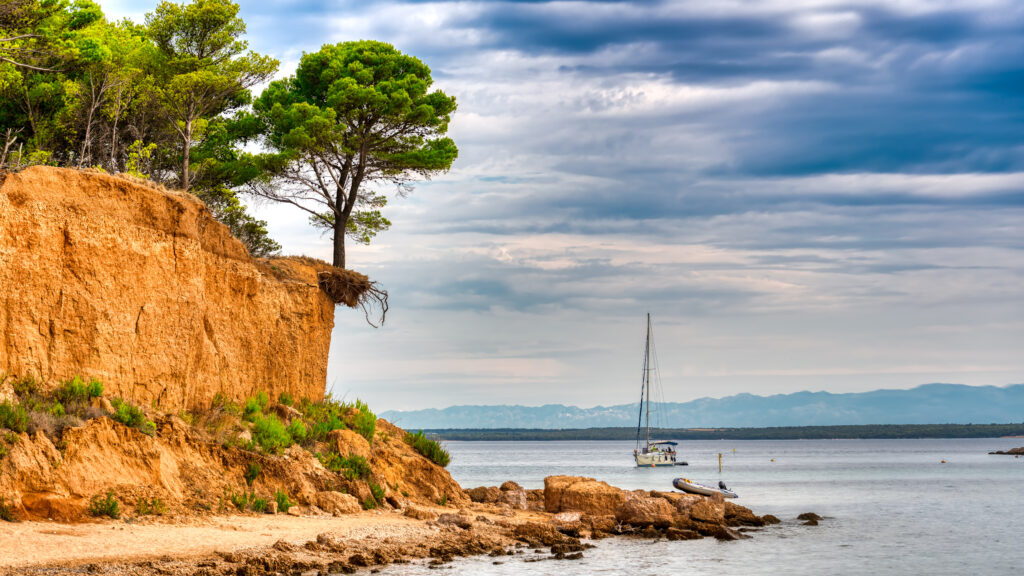 rote Bucht auf der Insel Vrgada