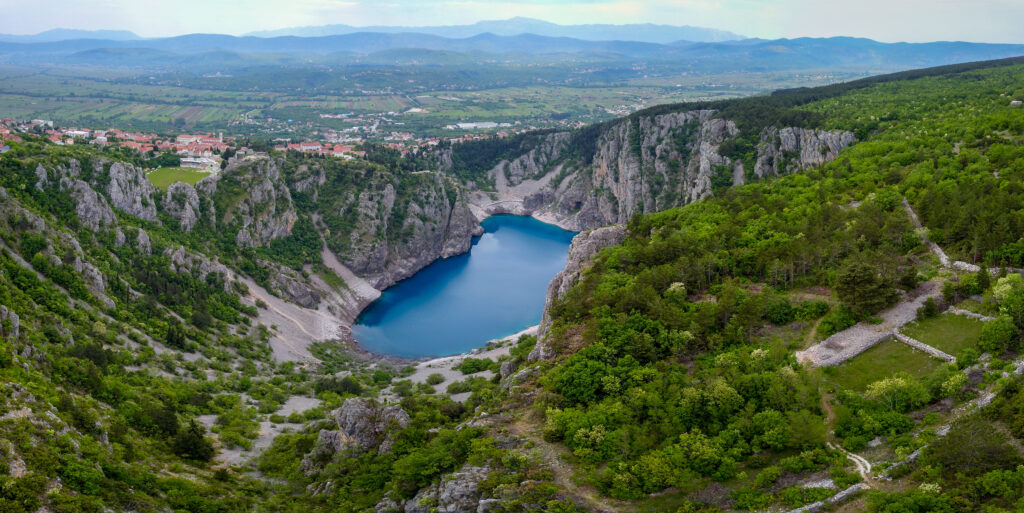Baden abseits der kroatischen Strände im Modro Jezero (Blauer See)