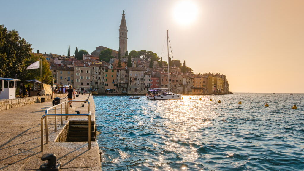 Promenade von Sibenik mit Blick auf die Altstadt