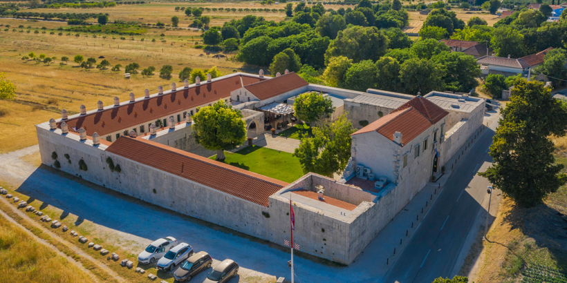 Das Herrenhaus Maškovića Han bei Pakoštane