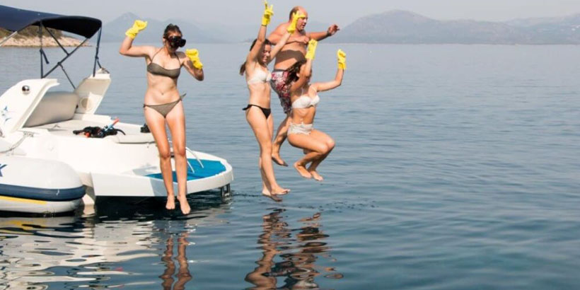green sea safari fun boat