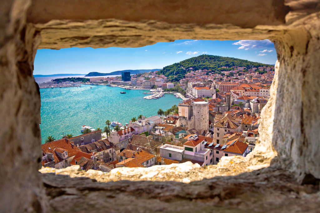Split im Herbst: Blick auf den Marjan-Hügel