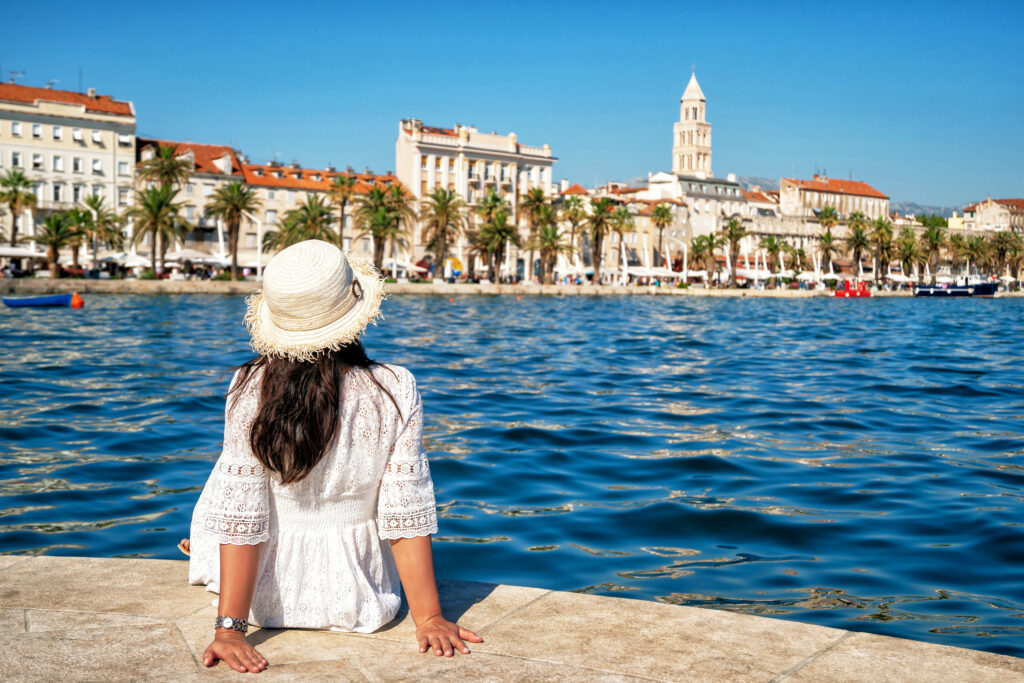 Riva-Promenade - nur 15 Minuten zu Fuß vom Museum archäologischer Monumente in Split entfernt