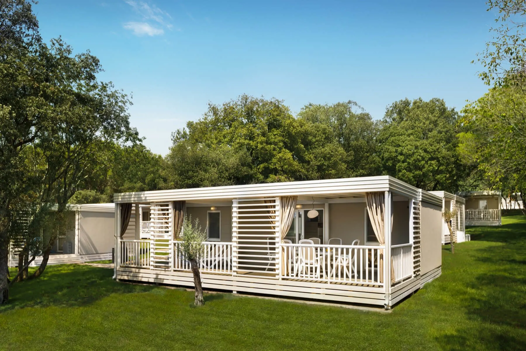 Camping Amarin in Rovinj mit modernen Mobilheimen im Grünen – komfortabler Küstencampingplatz für Frühbucher Kroatien 2026.