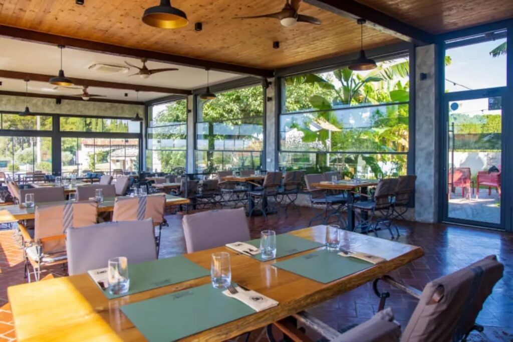 Ranch Fortuna Steak House Rovinj Außenbereich leer
