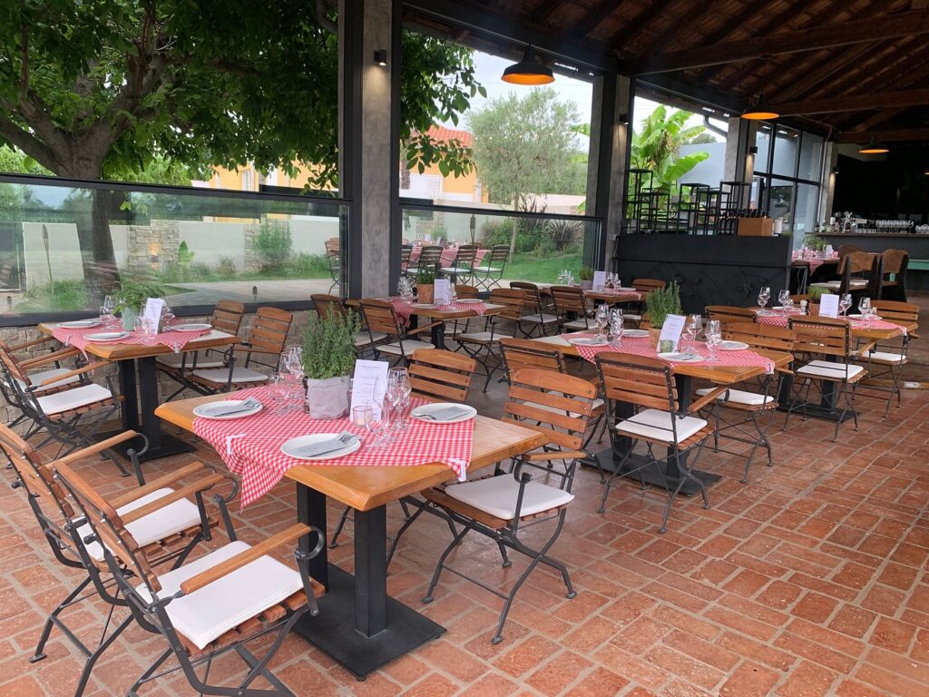 Ranch Fortuna Steak House Rovinj Außernbreich mit offenen Fensterm